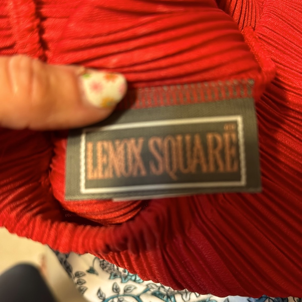 Vintage Lennox Square no size but probably a small to medium red skirt midi EUC